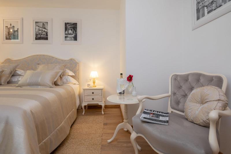 Priska Luxury Rooms image