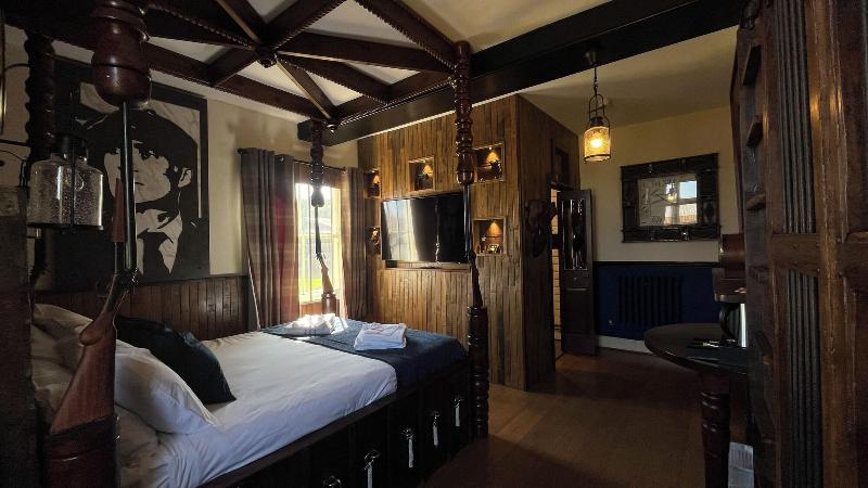 Old Hall House image