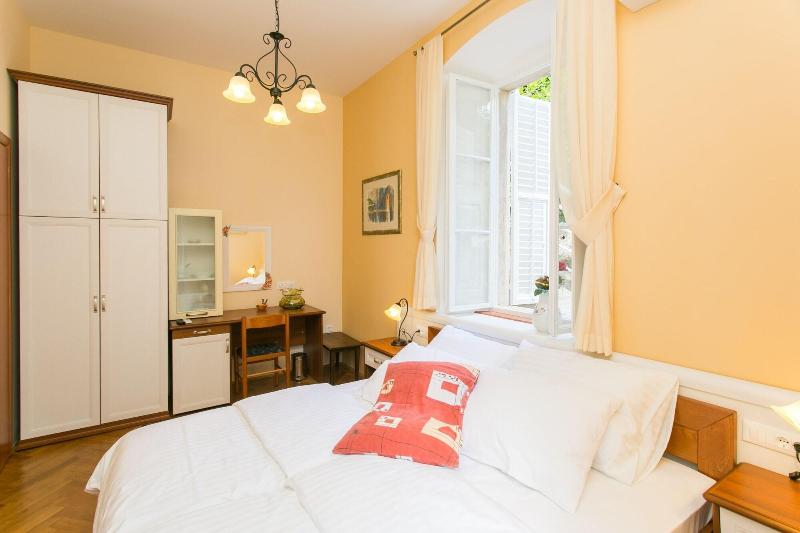 Rooms Posat image