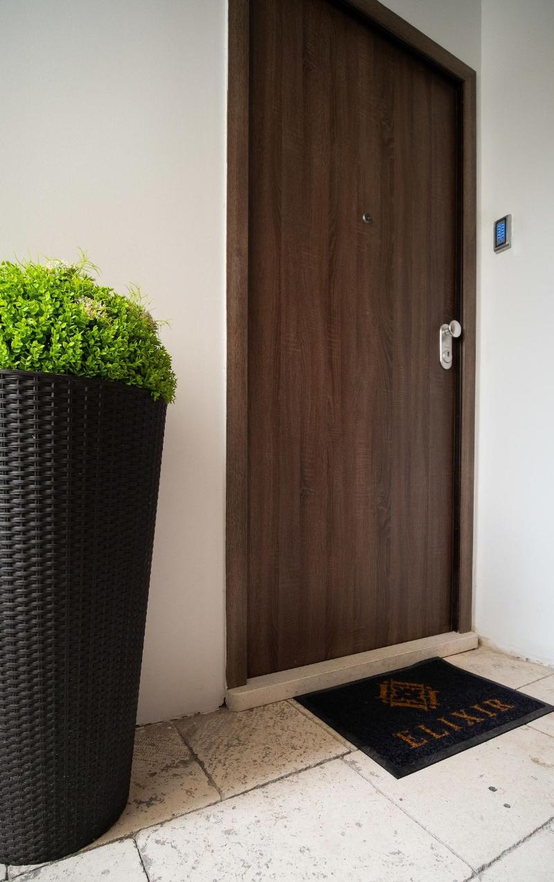 Elixir Luxury Rooms image
