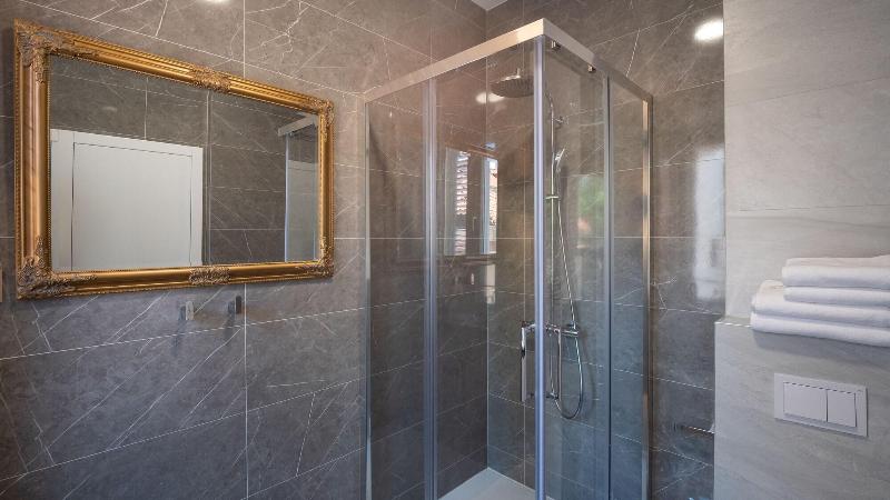 Elixir Luxury Rooms image