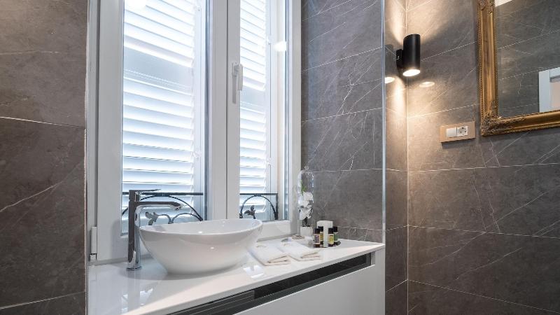 Elixir Luxury Rooms image