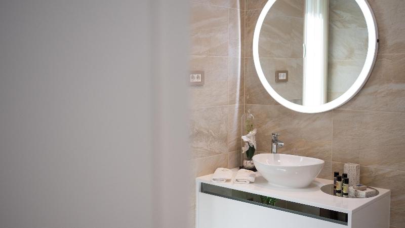 Elixir Luxury Rooms image