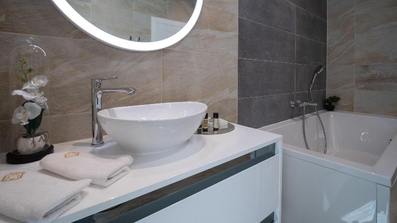 Elixir Luxury Rooms image
