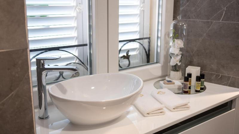 Elixir Luxury Rooms image