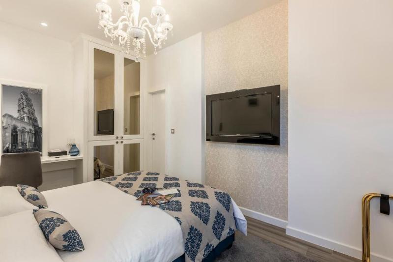 Elixir Luxury Rooms image