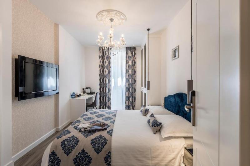 Elixir Luxury Rooms image