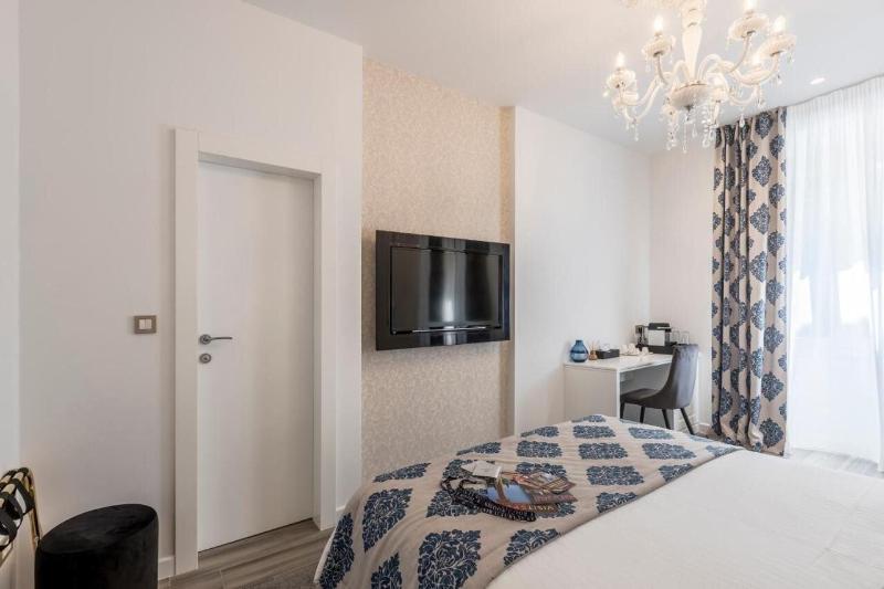 Elixir Luxury Rooms image
