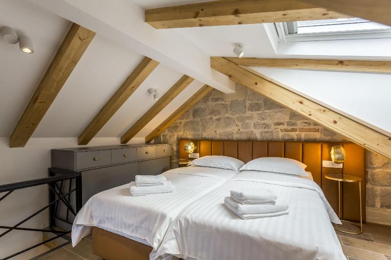 Luxury Rooms Miara In City Centre image
