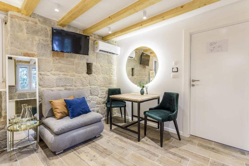 Luxury Rooms Miara In City Centre image