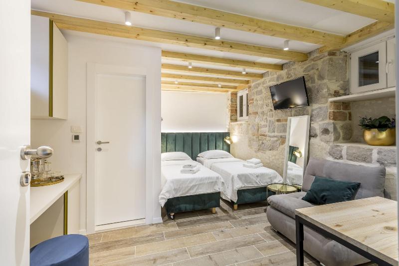 Luxury Rooms Miara In City Centre image