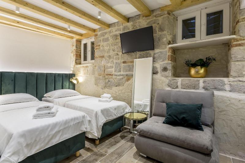 Luxury Rooms Miara In City Centre image