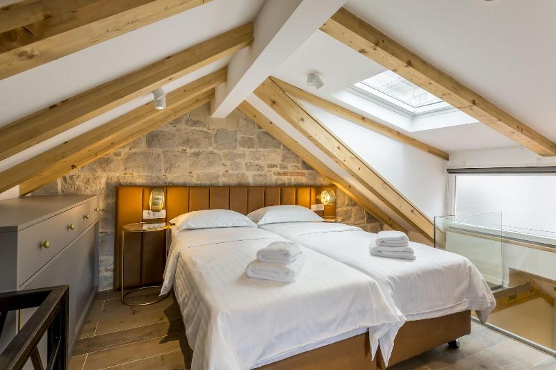 Luxury Rooms Miara In City Centre image