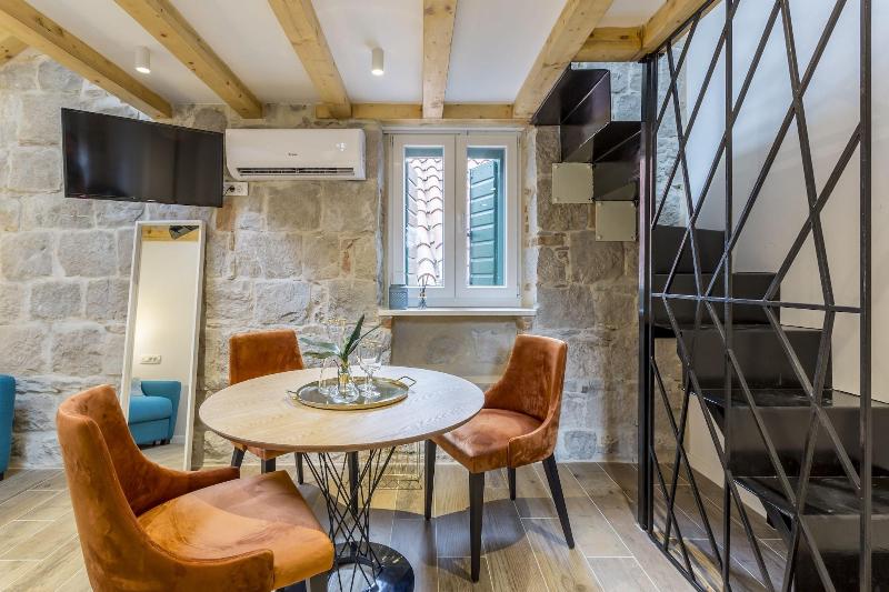 Luxury Rooms Miara In City Centre image