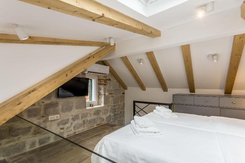 Luxury Rooms Miara In City Centre image