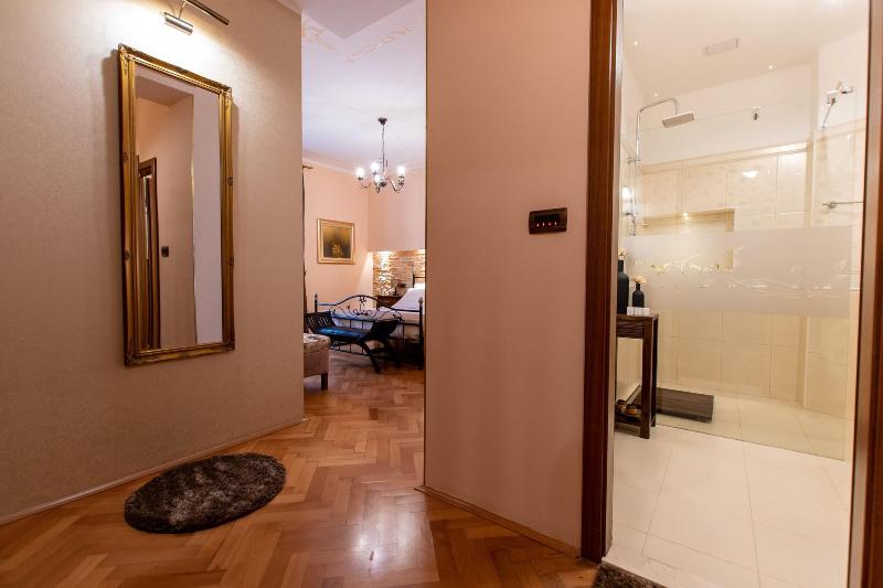 Unique Luxury Rooms image