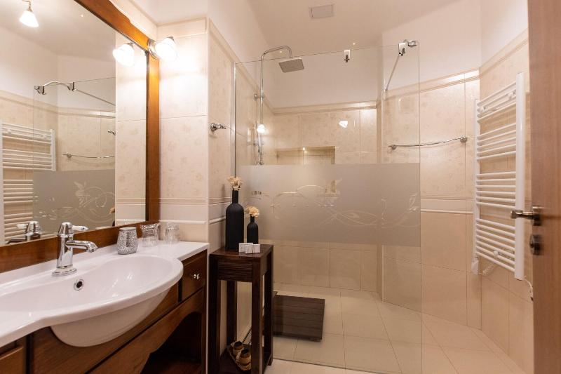 Unique Luxury Rooms image