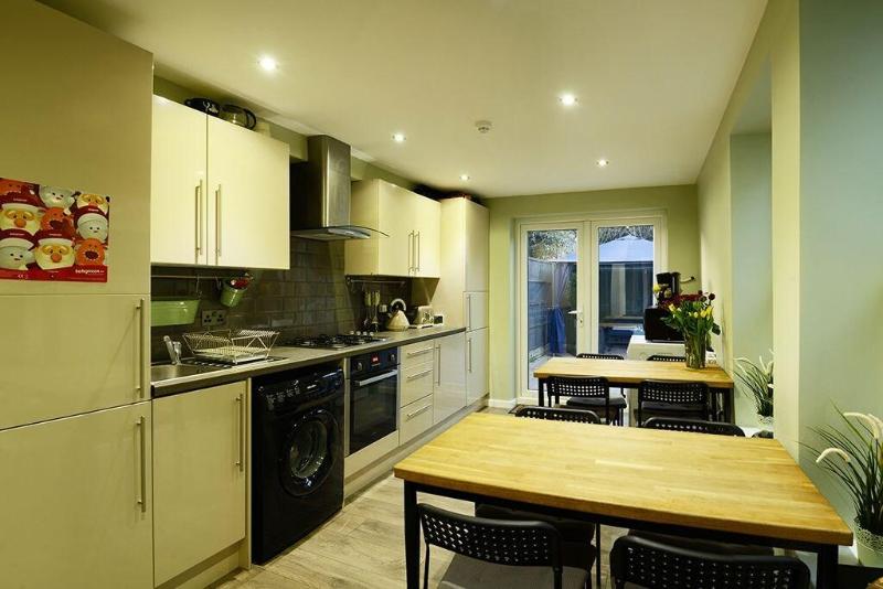 Devon House — photo 3