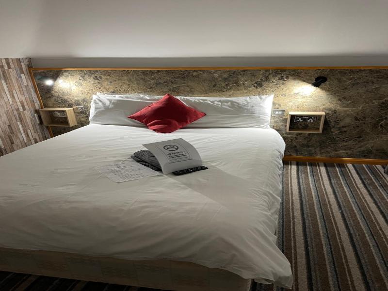 Six Bells Hotels image