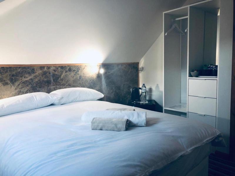 Six Bells Hotels image