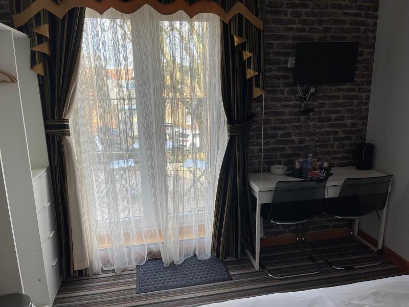 Six Bells Hotels image