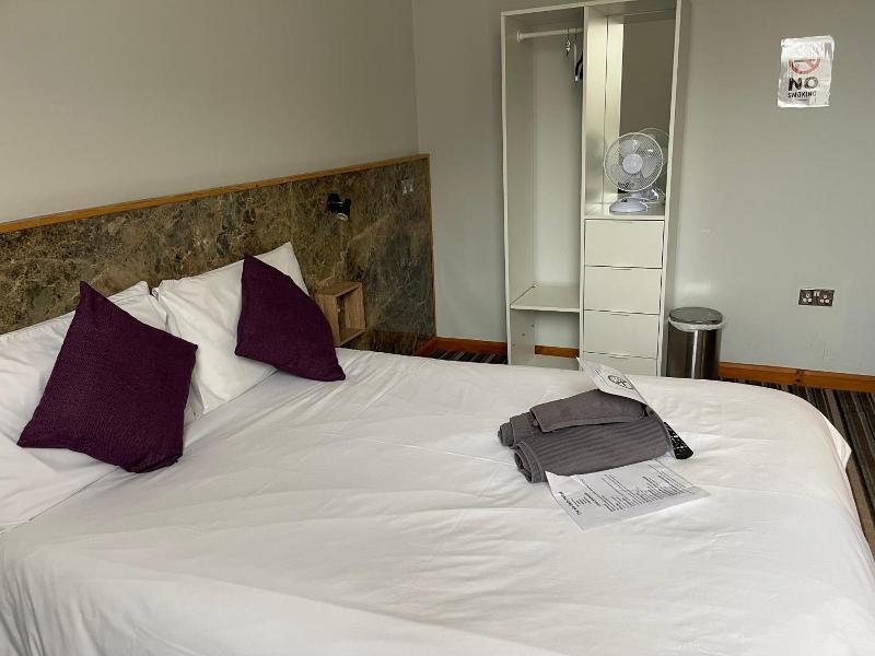 Six Bells Hotels image