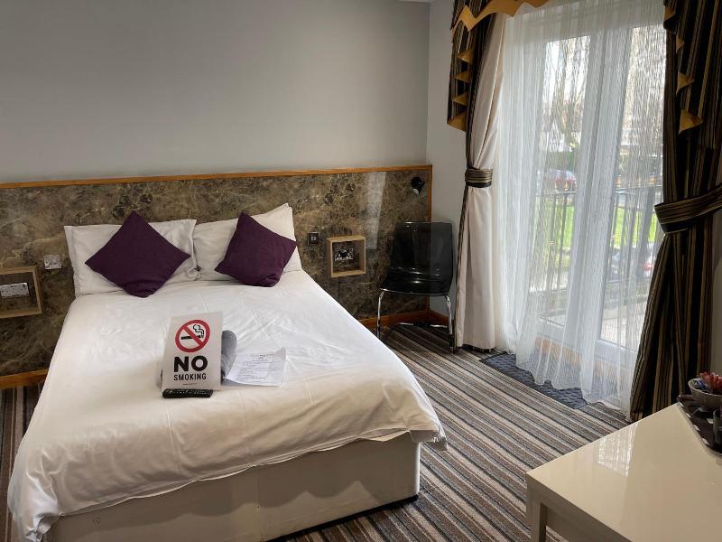 Six Bells Hotels image