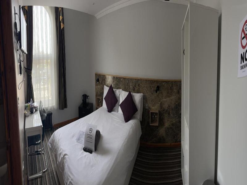 Six Bells Hotels image
