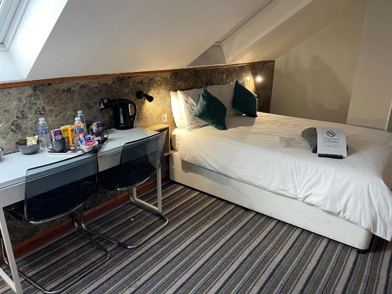Six Bells Hotels image