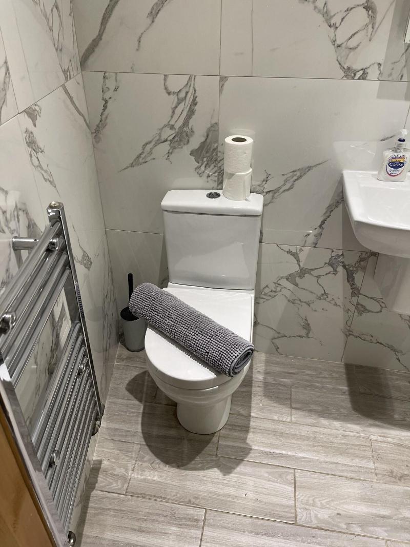 Six Bells Hotels image