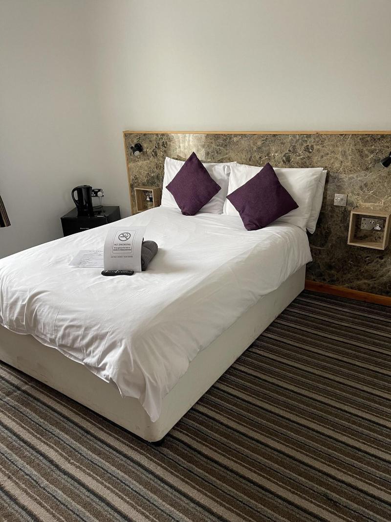 Six Bells Hotels image