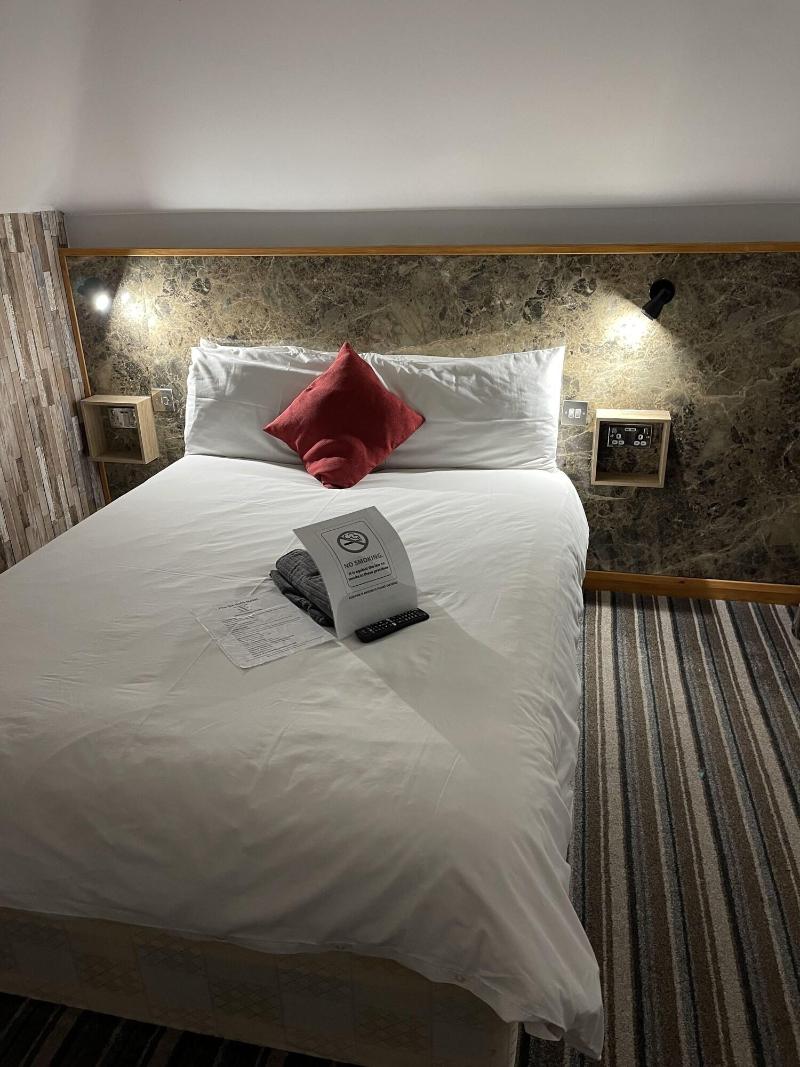 Six Bells Hotels image