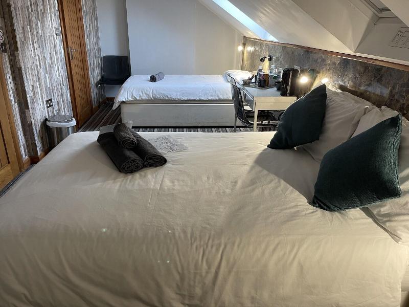 Six Bells Hotels image