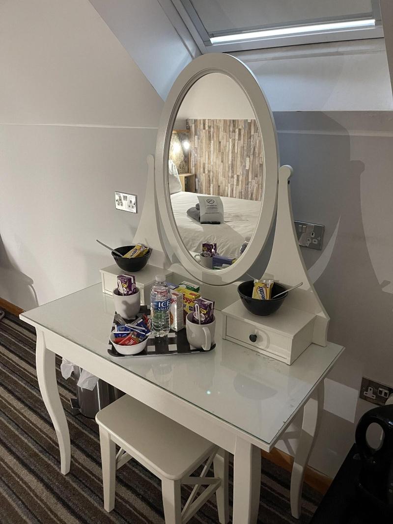 Six Bells Hotels image