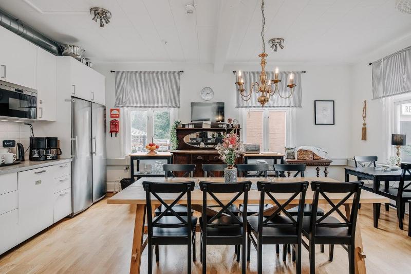 Järnvägshotellet Skara image