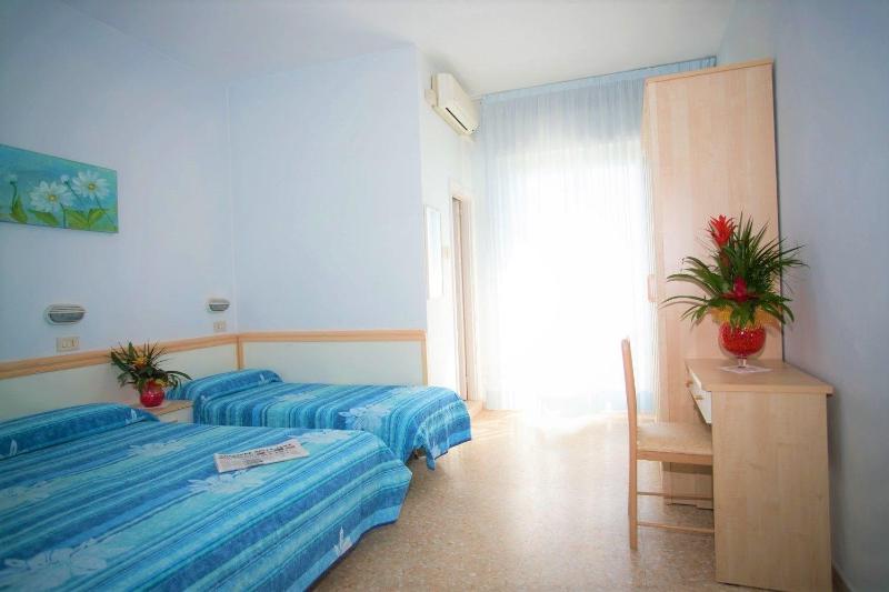Hotel Crystal image