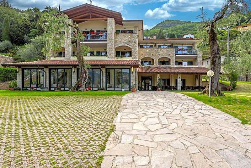 Hotel Veronesi image