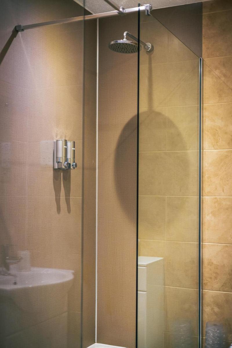 The Three Horseshoes image