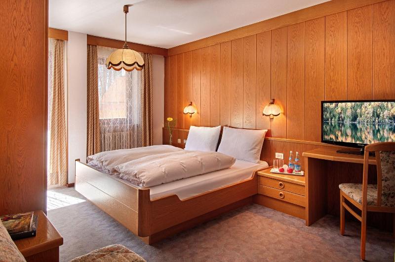 Hotel Auren image