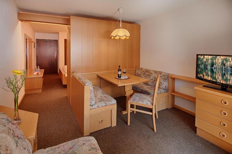 Hotel Auren image