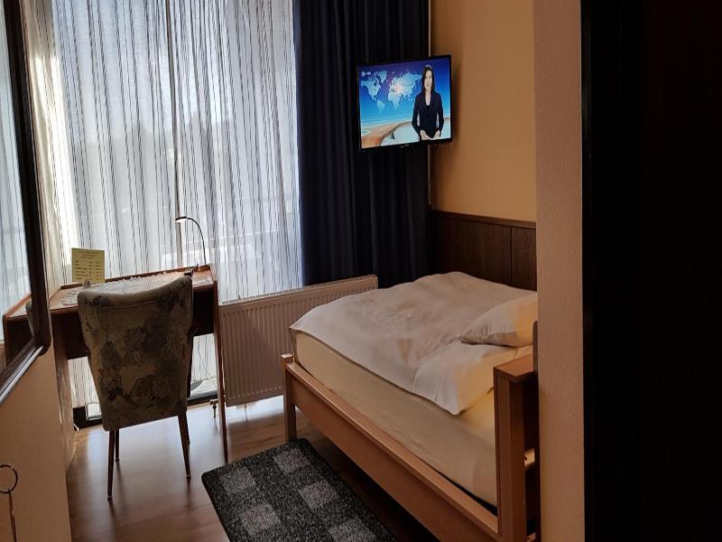 Hotel Julia image