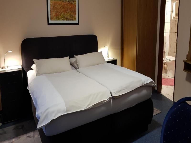 Hotel Julia image