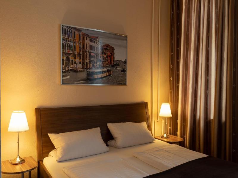Hotel-pension Charlottenburg image
