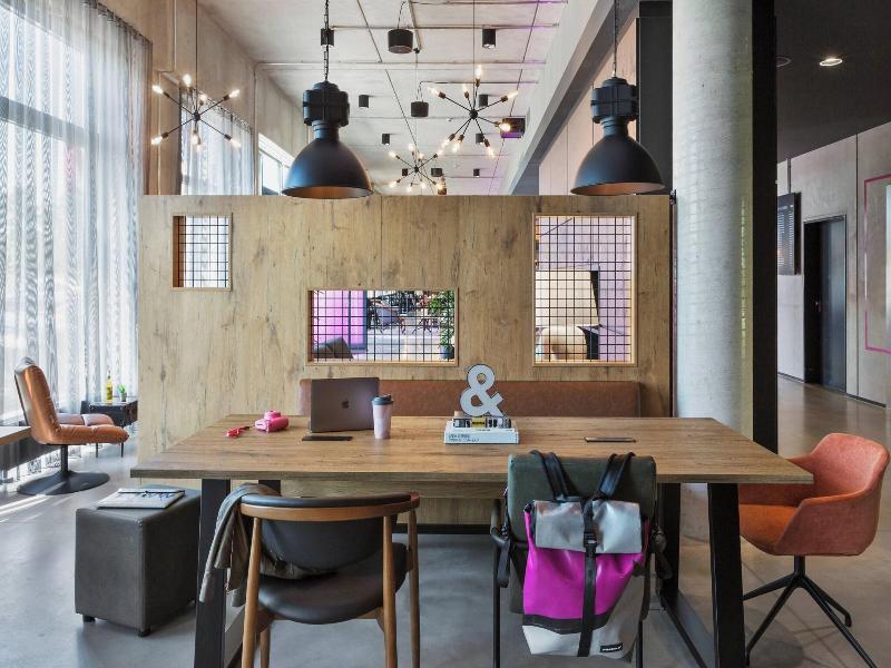 Moxy Frankfurt Airport Kelsterbach image