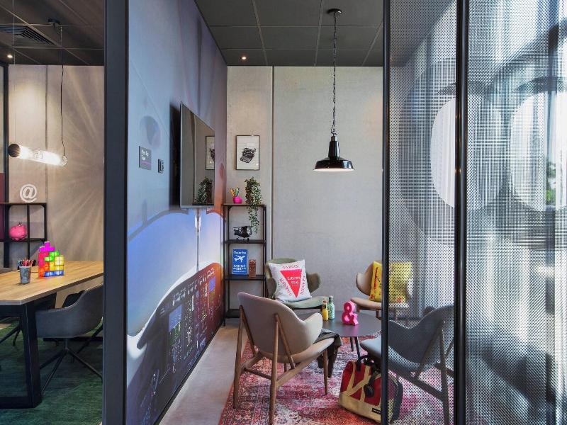 Moxy Frankfurt Airport Kelsterbach image
