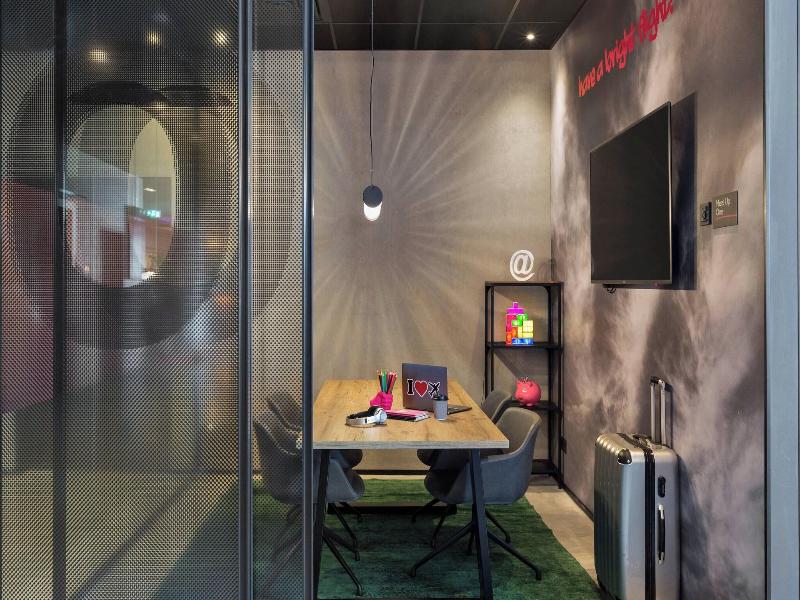 Moxy Frankfurt Airport Kelsterbach image