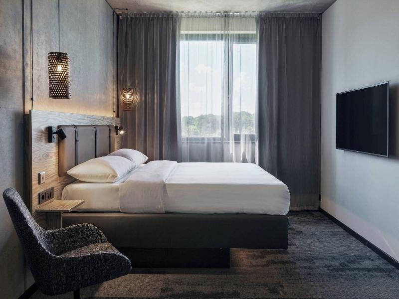 Moxy Frankfurt Airport Kelsterbach image