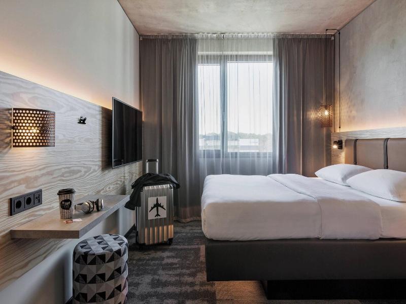Moxy Frankfurt Airport Kelsterbach image