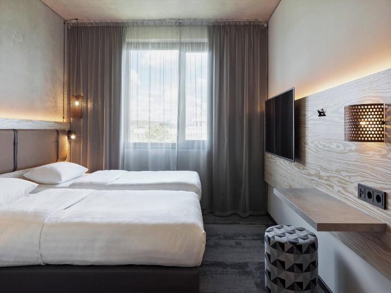 Moxy Frankfurt Airport Kelsterbach image