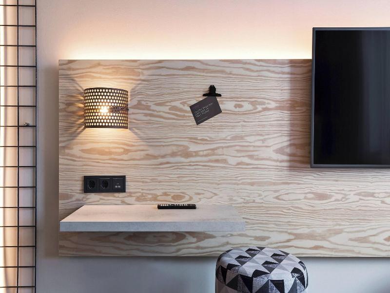 Moxy Frankfurt Airport Kelsterbach image